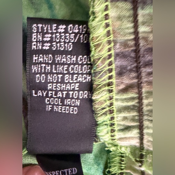 I.N. Studio Green/Blue Abstract Cowl neck/ keyhole
Back/ Long Sleeve Top/ size L - Picture 13 of 13